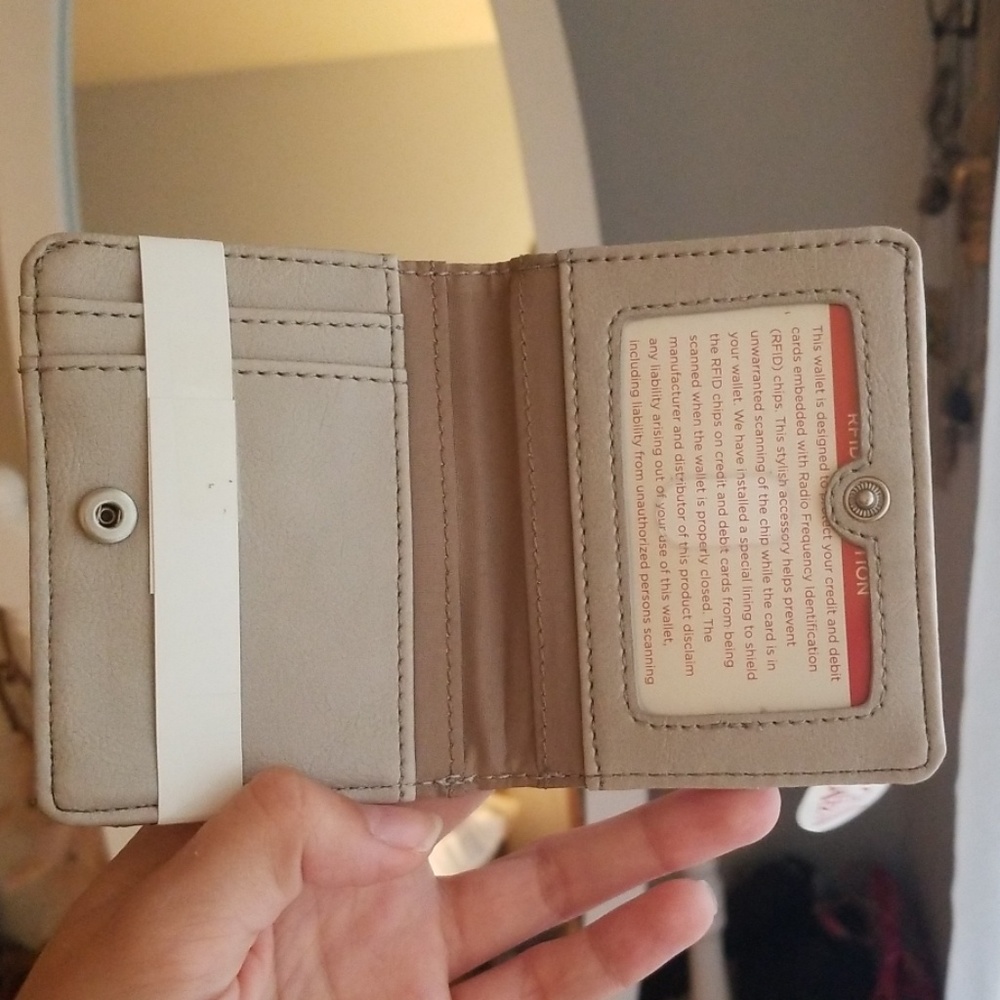 Relic RFID Wallet - Picture 2 of 5